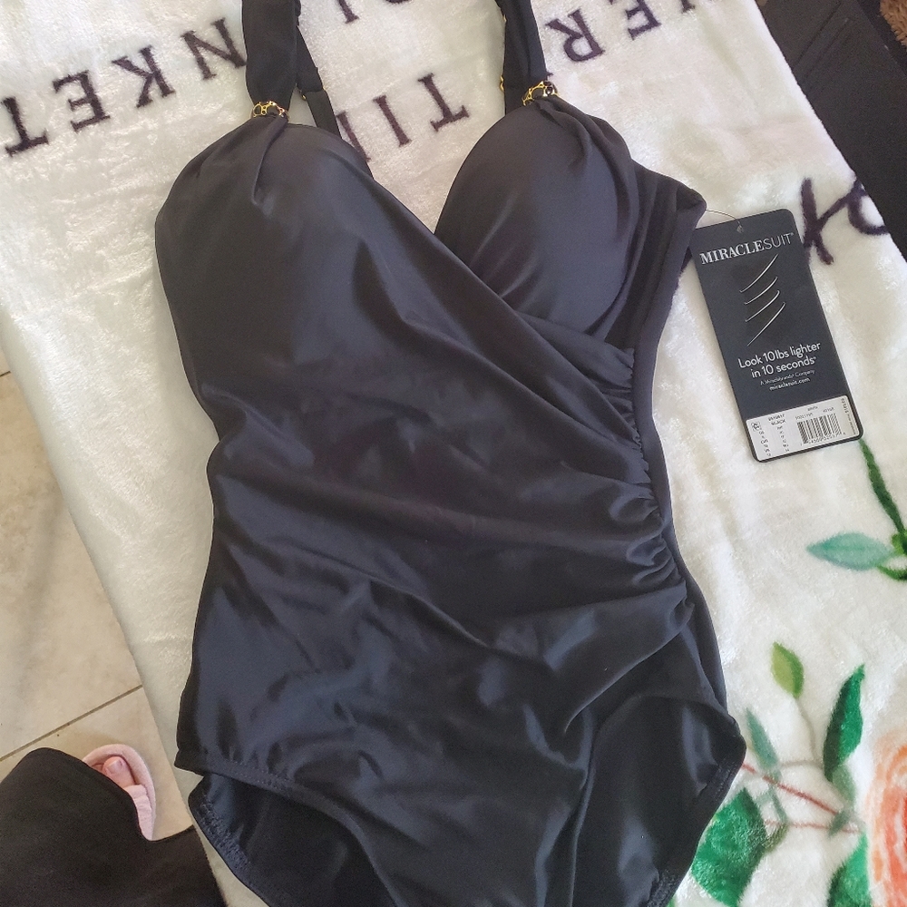Miracle suit womens black razzle one piece bathing suit. Size 8. NWT